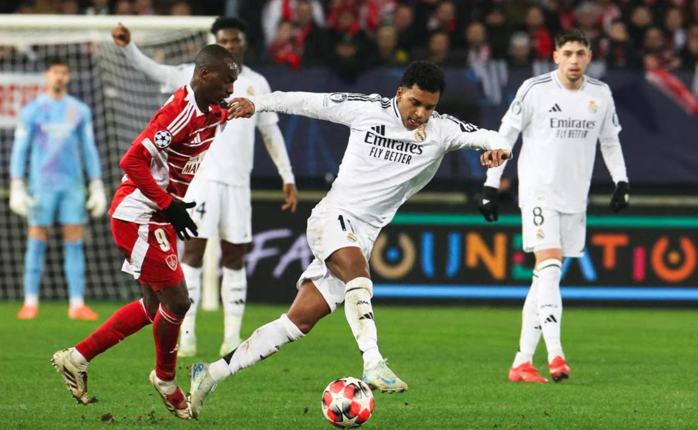 包含拜仁慕尼黑成功击败对手，取得胜利的词条