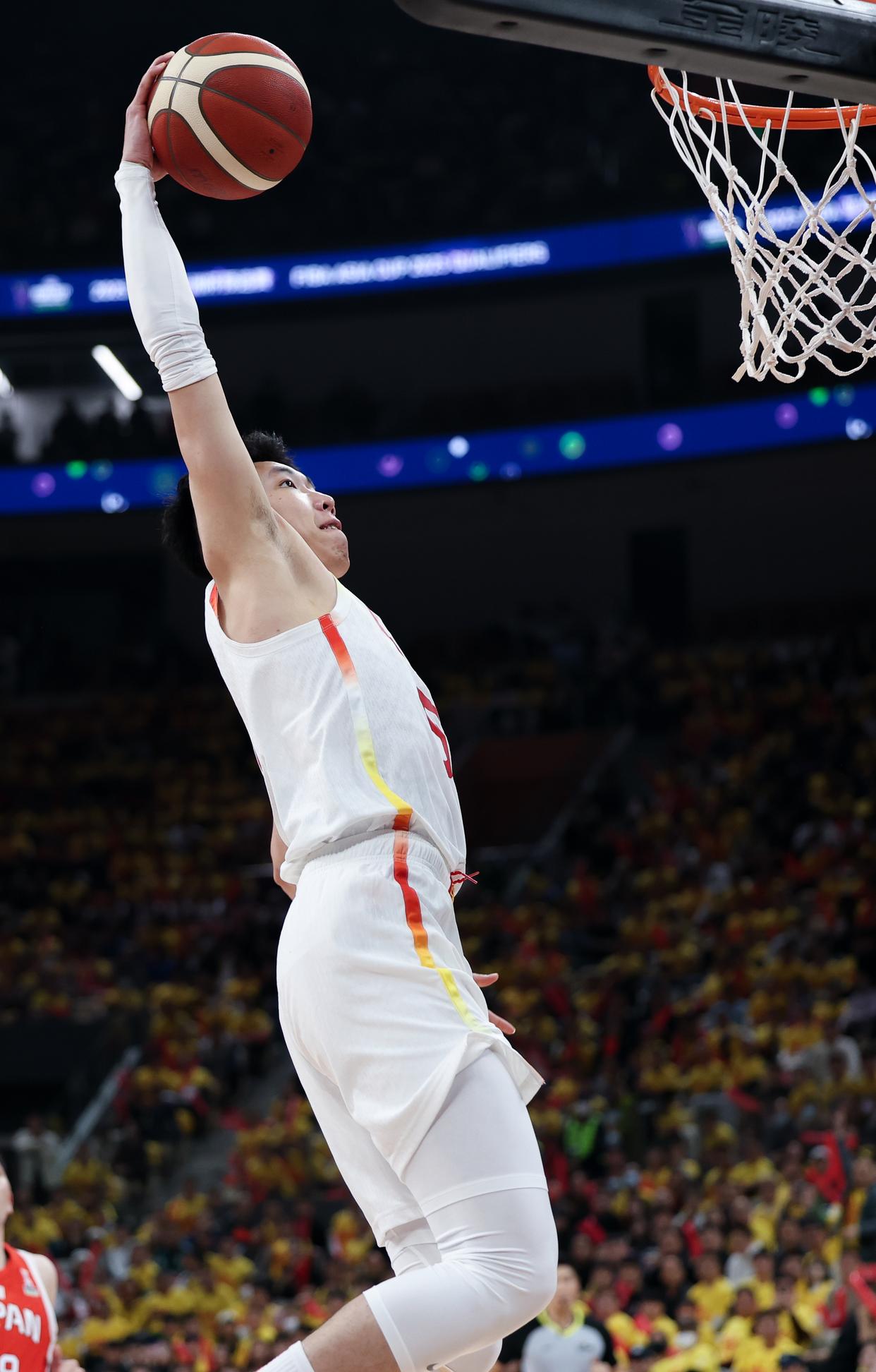 关于球员体能训练备战亚洲篮球赛,球队备战冲刺胜利的信息