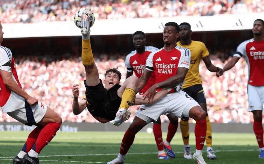 阿森纳客场告捷，拉卡泽特梅开二度，枪手气势如虹的简单介绍