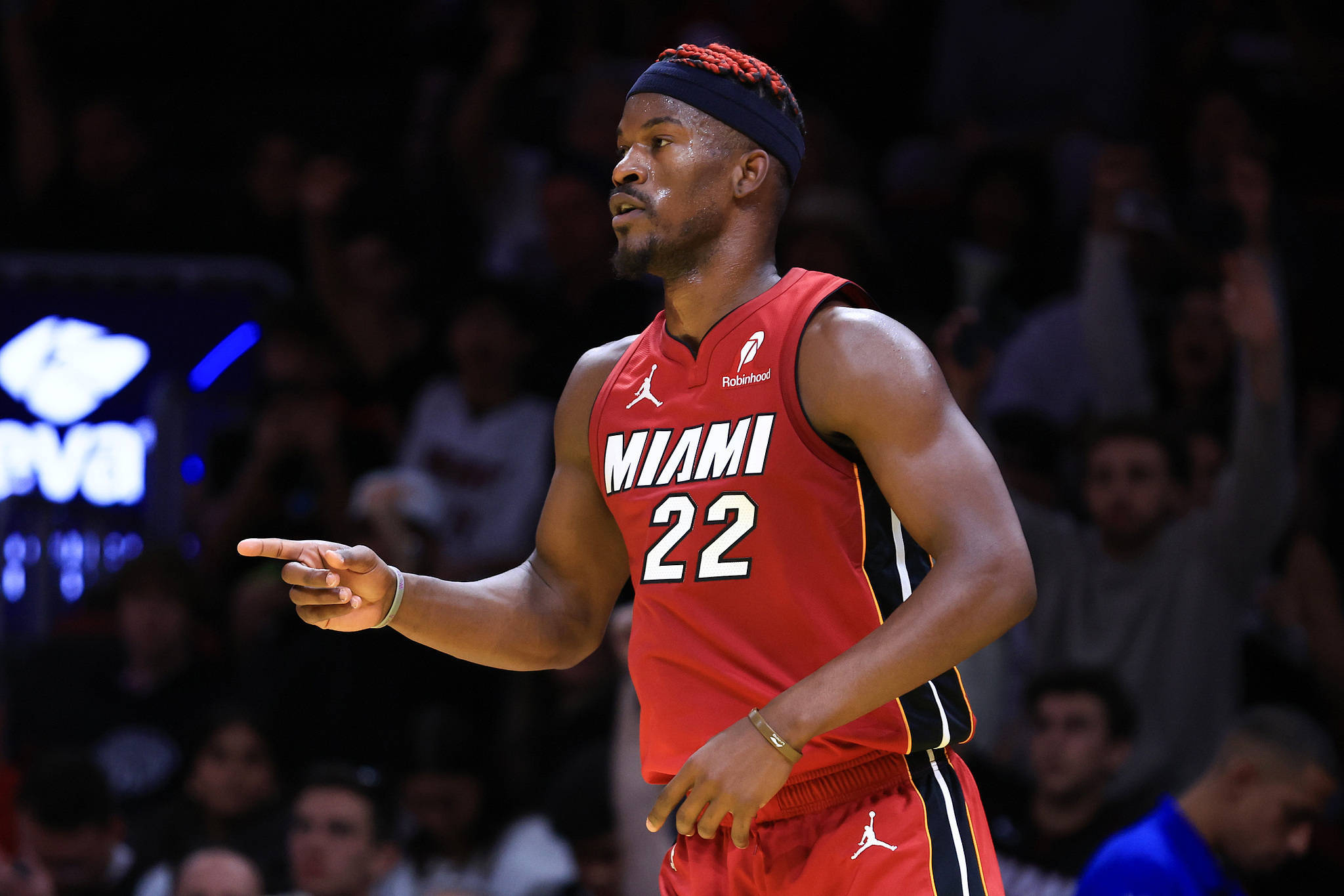 关于猛龙惊艳全场，引发争议助攻爆棚，国王逆转取胜！的信息