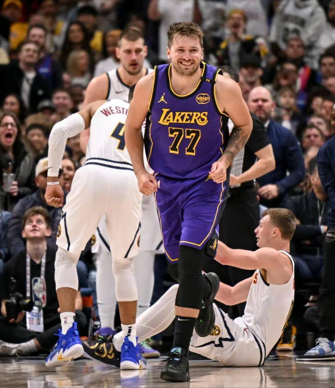 东契奇惊艳全场,唐斯助攻爆棚,球队未来可期逆转取胜! 东契奇惊艳全场,唐斯助攻爆棚,球队未来可期逆转取胜!