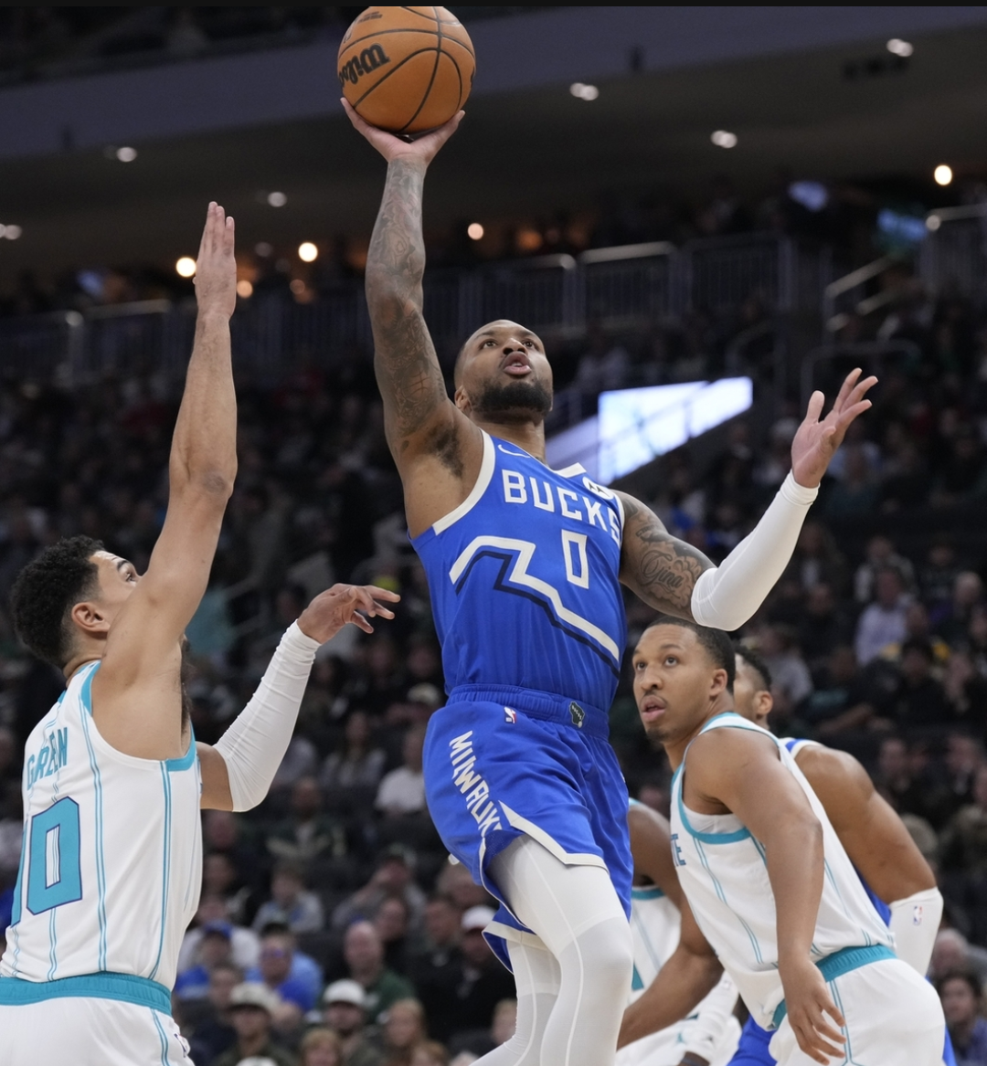 字母哥绝杀时刻,险胜点燃赛场,黄蜂迎来胜利!