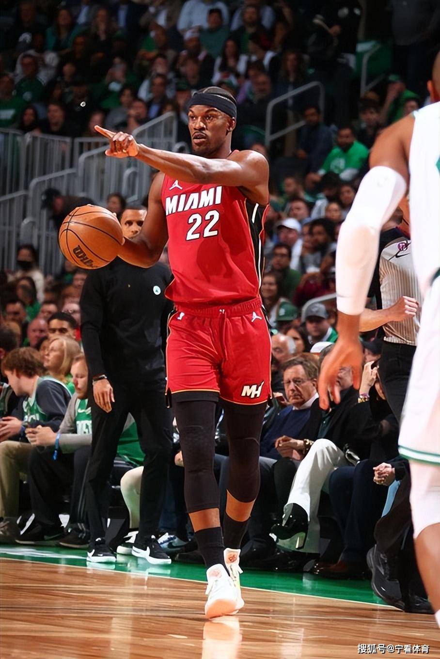 包含巴特勒在快船比赛中惊险取胜,突破纪录引发热议!的词条 包含巴特勒在快船比赛中惊险取胜,突破纪录引发热议!的词条